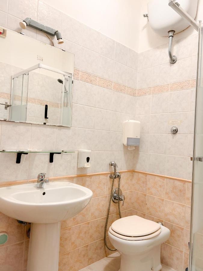 Alius And Freerome Hotel Esterno foto